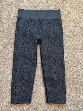 Fabletics Dark Gray Floral Print Crop Leggings